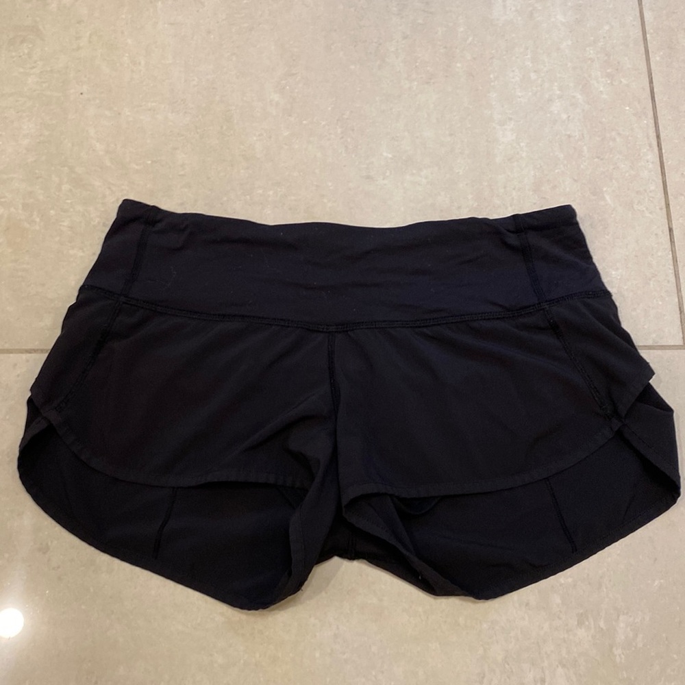 Lululemon Speed-Up Lined Short 2.5”. No size tag. Size 6. Good used condition.